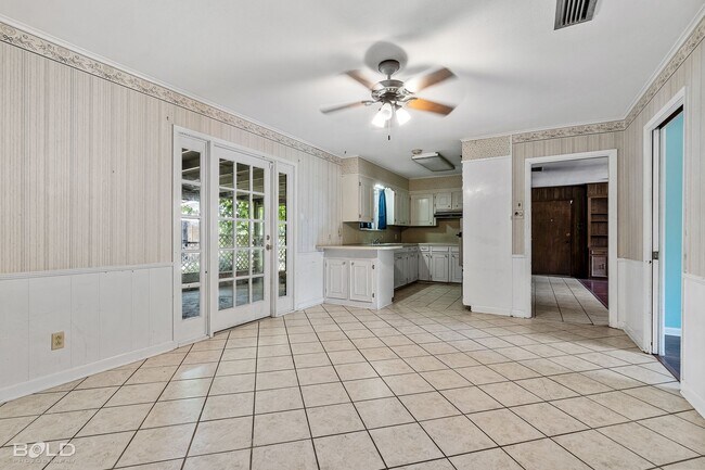 Building Photo - 3 Bedroom 2 bath Brick Home!