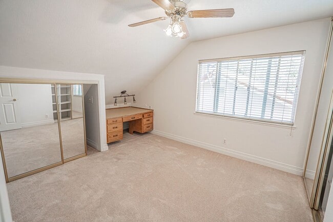 Building Photo - Old Orchard 1 - 4 Bedroom Home in Valencia!