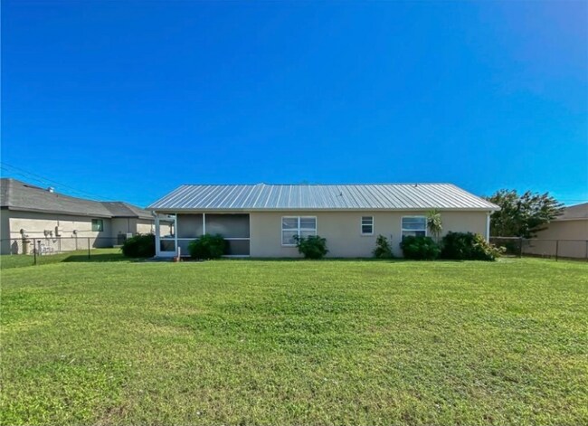 Building Photo - 2134 Country Club Blvd