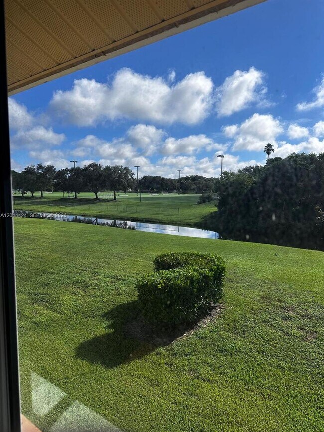 Building Photo - 979 Coral Club Dr