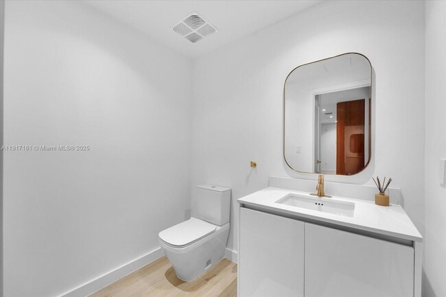 Building Photo - 2678 Tigertail Ave