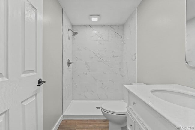 Building Photo - 8 Teatown Ct