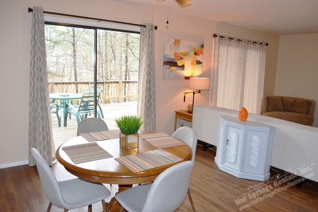 Building Photo - West Gate Area | Home | Furnished