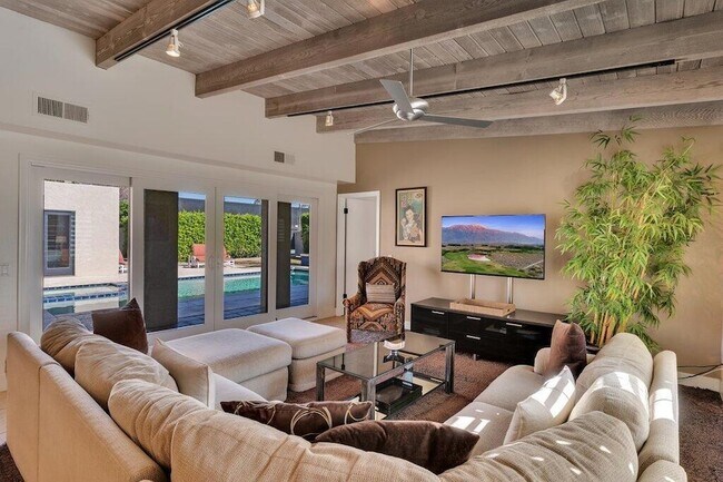 Building Photo - 48720 Santa Ursula St