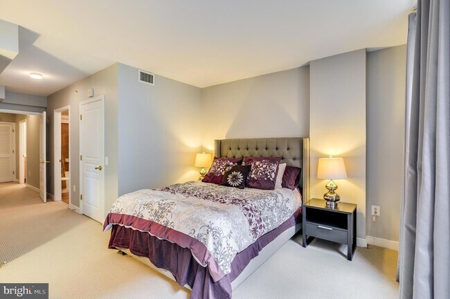 Building Photo - 616 E Street NW Unit 446