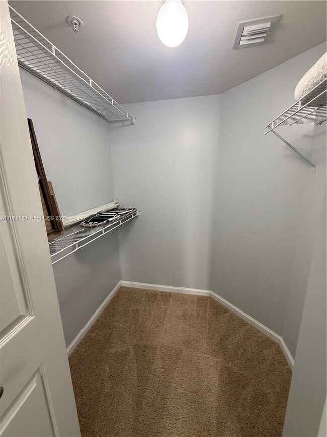 Building Photo - 17150 N Bay Rd