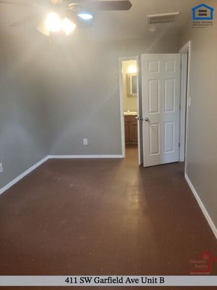 Building Photo - 411 SW Garfield Ave