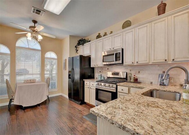 Building Photo - 7601 Shadowridge Run