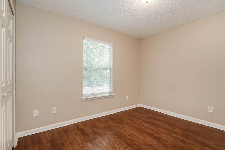 Building Photo - 7811 Invermere Blvd N