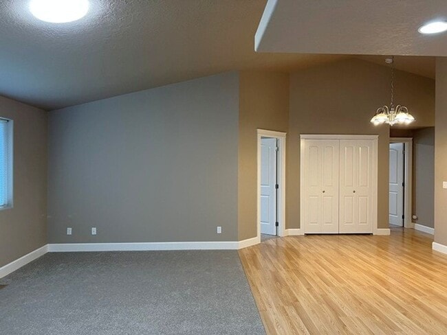 Building Photo - 3Bd/2Ba Single Story House - Available to View!