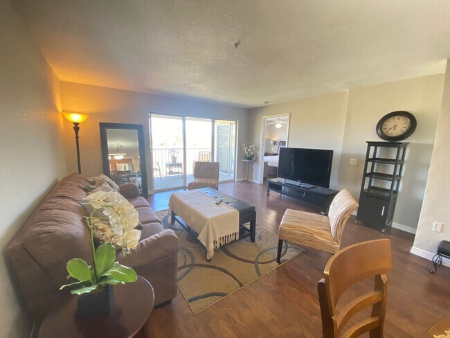 Building Photo - 13827 Fairway Island Dr