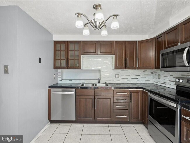 Building Photo - 760 Clifftop Dr