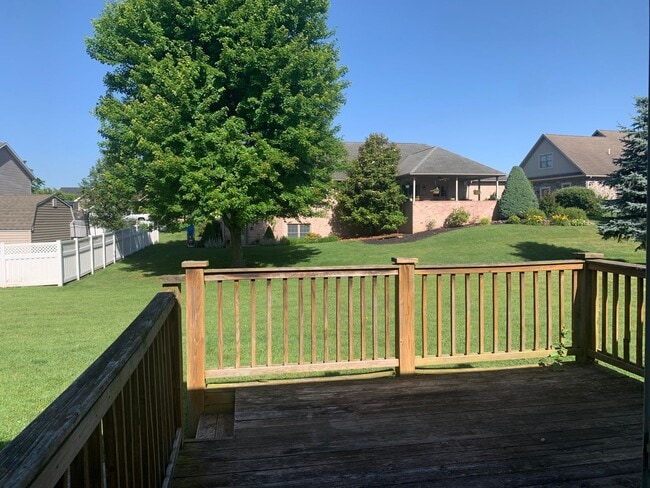 Building Photo - CONTRACT PENDING!! Lovely single family, brick rancher home with 3 beds/2.5 baths!!
