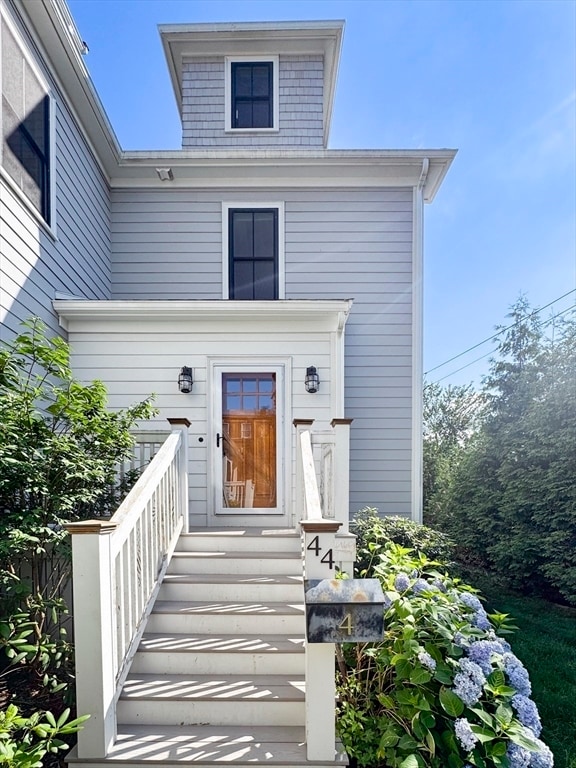 Building Photo - 44 Evergreen St
