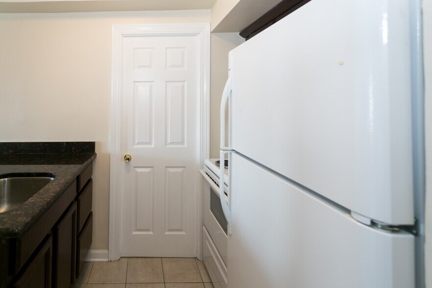 Building Photo - 4180 N Marine Dr