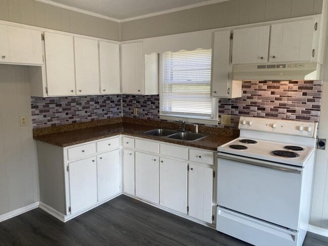 Building Photo - 502 Beeler Ave