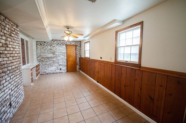 Building Photo - Spacious Multi Level Home In Austin With Garage And Sheds