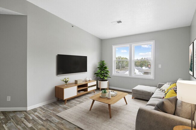 Building Photo - Fully Renovated!