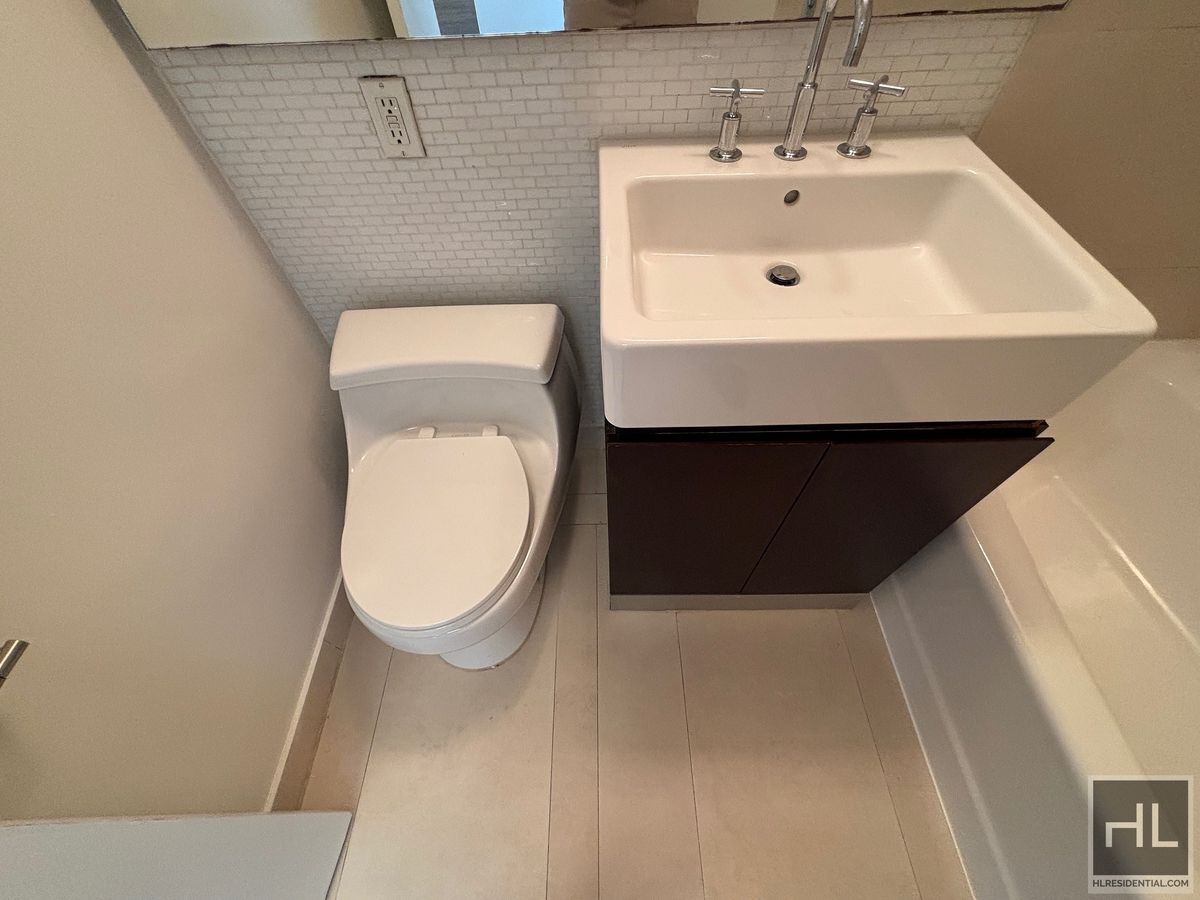 Building Photo - EAST 63 STREET