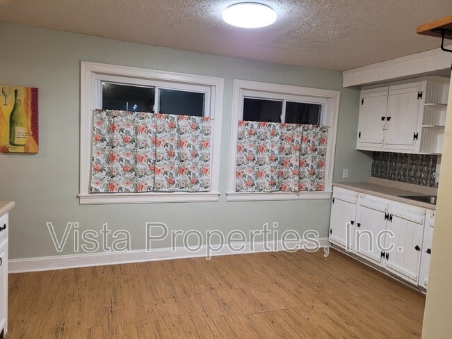 Building Photo - 1121 Elm St