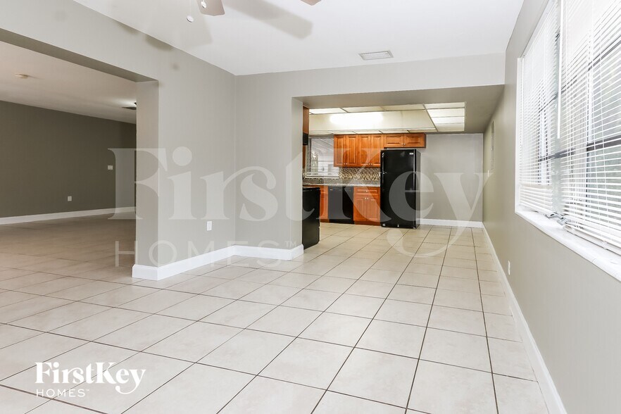 Building Photo - 314 NW 49th Ave