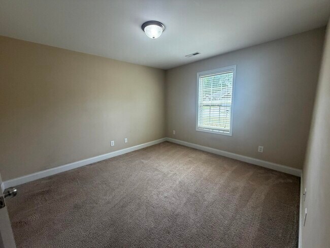 Building Photo - 2850 Foxcroft Cir