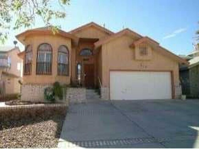 Primary Photo - Incredible 4 bedroom, 2 1/2 bath home in East El Paso!!