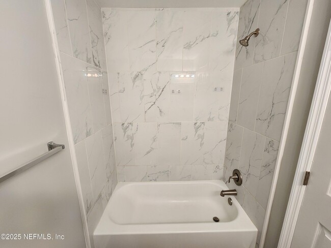 Building Photo - 7605 Melissa Ct N