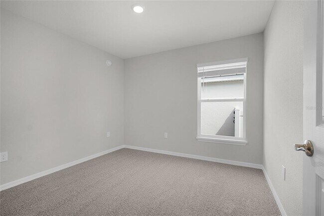 Building Photo - 1460 Fleur Dr