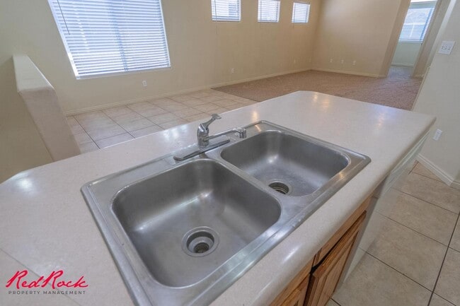 Building Photo - Fresh Carpet! Spacious 5-Bedroom Townhome
