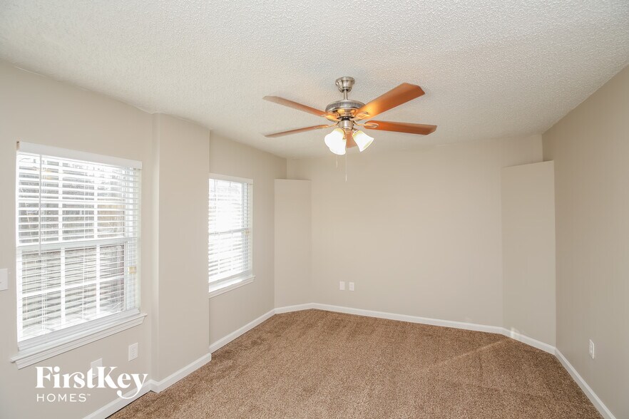 Building Photo - 1404 Chapel Hill Ln SW