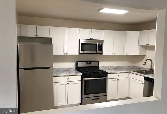 Building Photo - 884 Quince Orchard Blvd