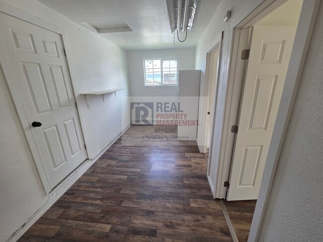 Building Photo - Updated 5 Bedroom Home!