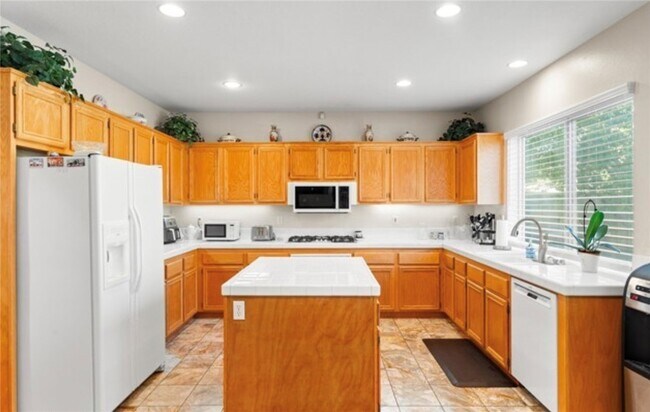 Building Photo - 8705 Running Springs Dr