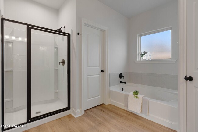 Building Photo - 102 Gilded Ln