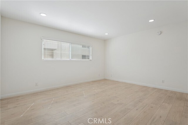 Building Photo - 5330 Zelzah Ave