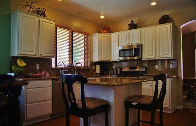 Building Photo - 5 Bedroom Home in Northwest Reno