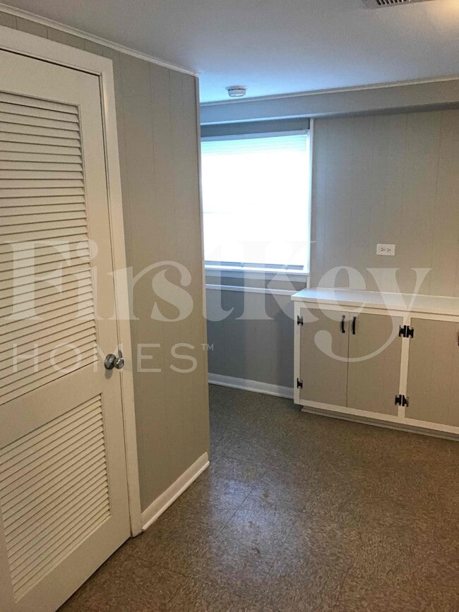 Building Photo - 17621 Grandview Dr