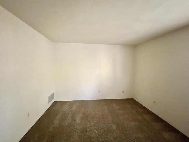 Building Photo - 122 Sugar Pine