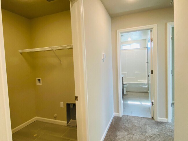 Building Photo - COMING SOON! $2,750 Ashlan & Highland, 4 B...