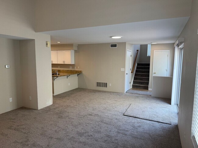 Building Photo - Spacious 4-bed, 3-bath home on a quiet cul-de-sac — no lawn maintenance required.