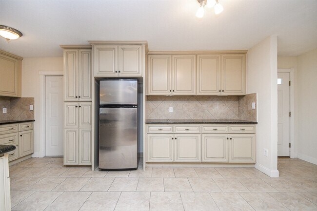 Building Photo - 710 N Fork Ct