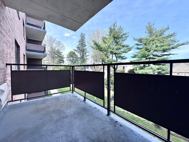 Building Photo - 60 Pleasant St