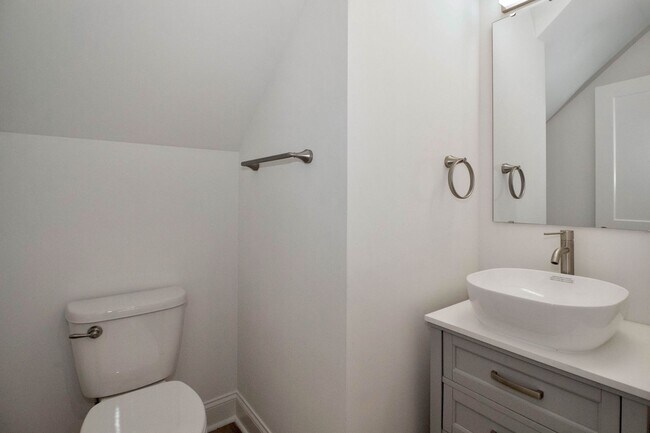 Building Photo - Lux Three Bedroom Townhouse in Sherrills Ford