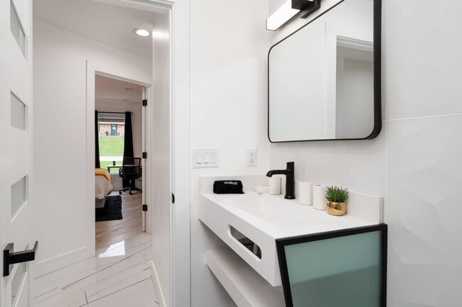 Building Photo - 4016 Eaton Dr