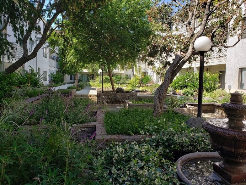 Building Photo - 3565 Linden Ave