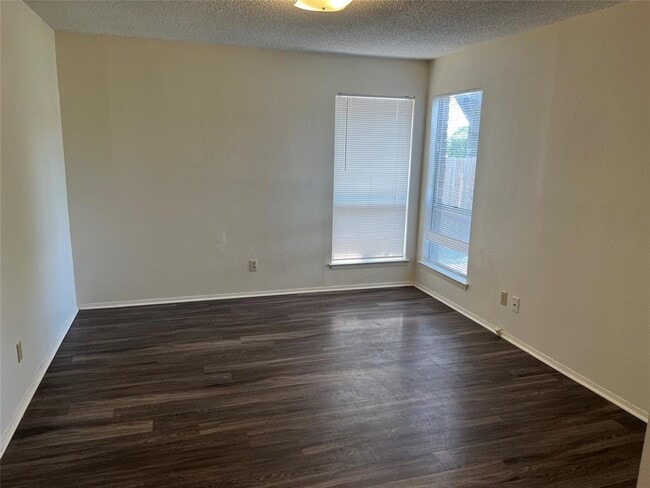 Building Photo - 9603 Teasdale Terrace