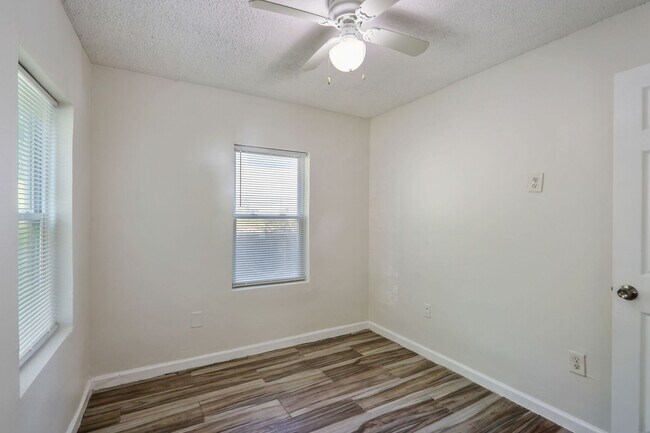 Building Photo - 619 Oliver St NW