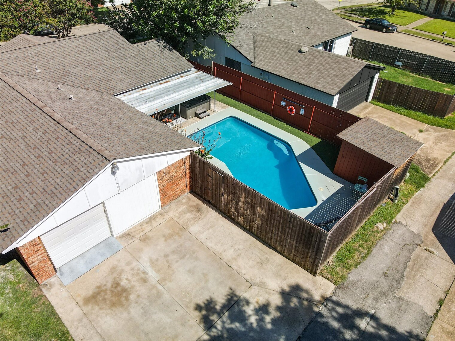 Building Photo - 9230 Millwood Dr