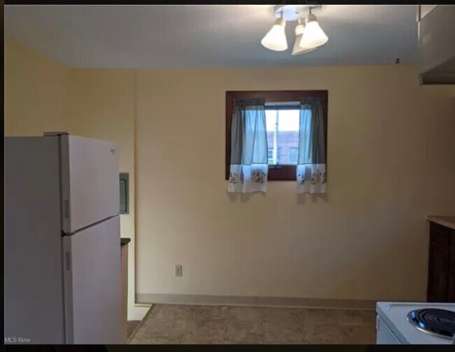 Building Photo - 41 N Main St